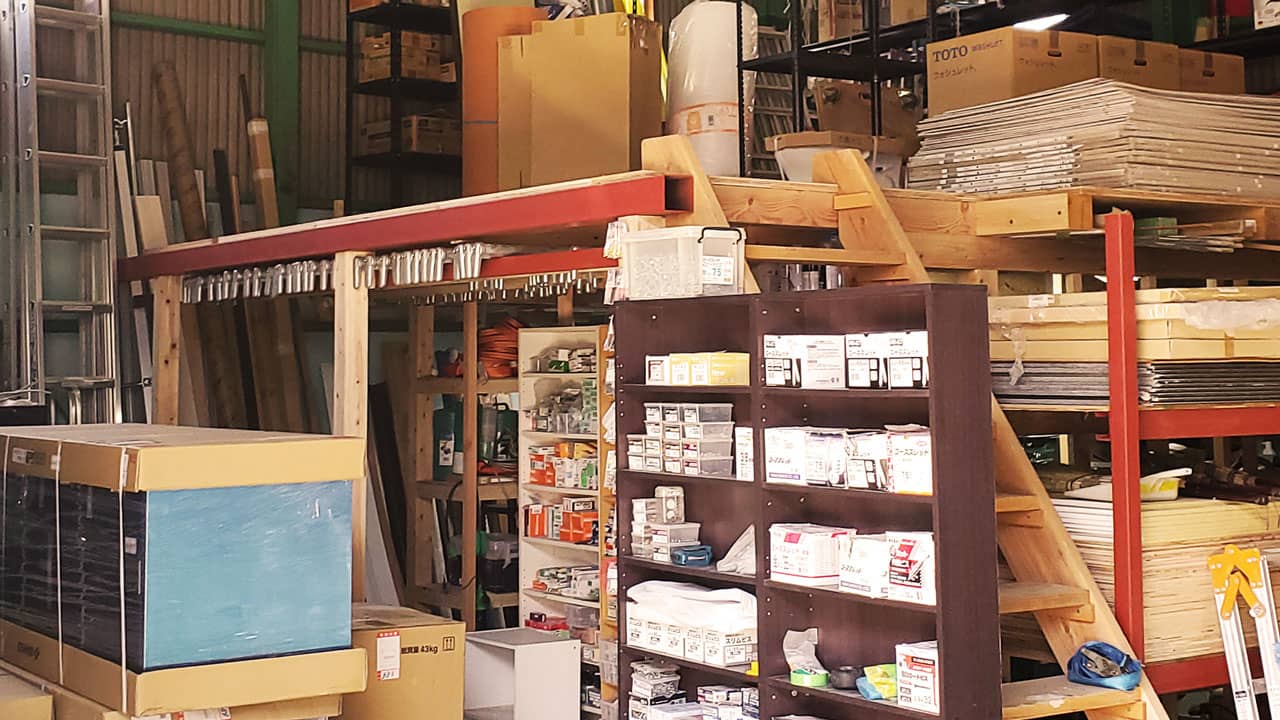 設備・機材を収納している倉庫の写真