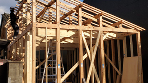 新築工事作業中の写真