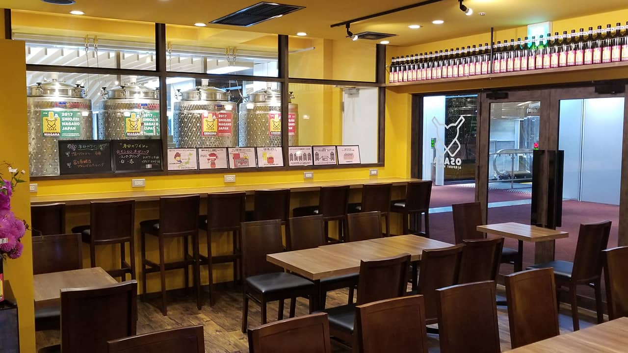 空港ワインバー内観の写真